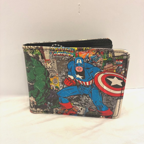 Marvel Comics New Buckle Down Wallet Captain America Hulk Spider-Man Men BiFold - Picture 1 of 9